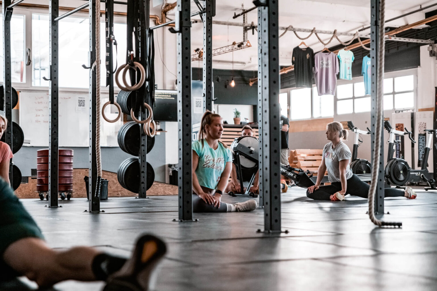 Trainingsfläche der Community Fitness Zollhafen, in der die Praxis liegt